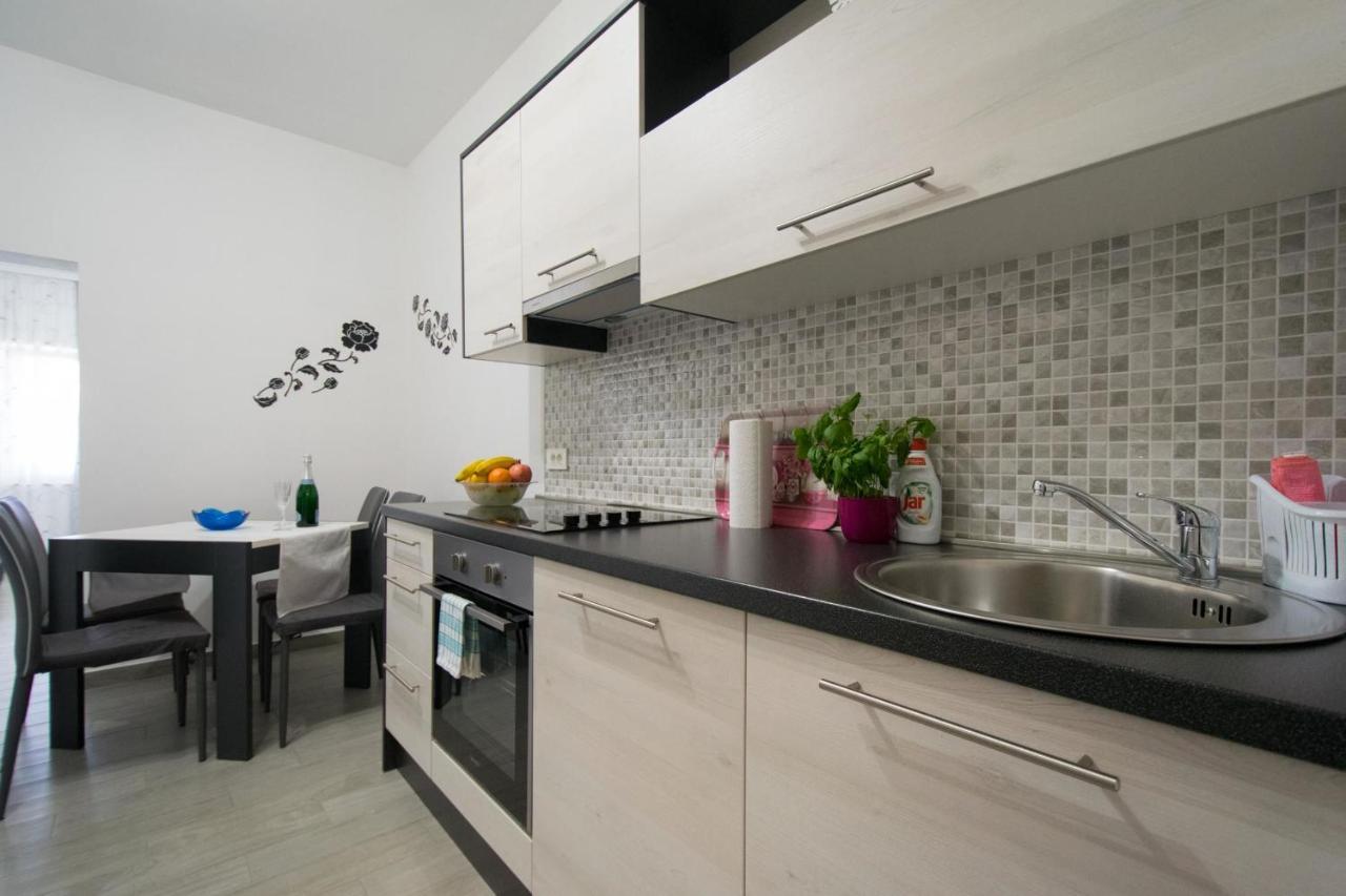 Apartments Mladenka Malinska Exterior foto