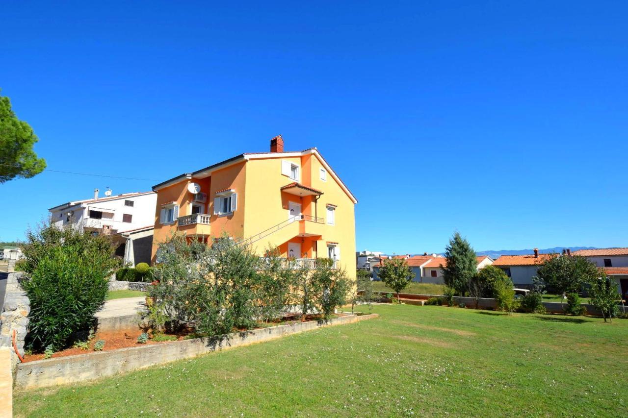 Apartments Mladenka Malinska Exterior foto